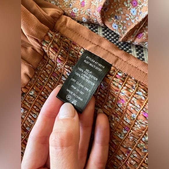 ASTR Off the Shoulder Cropped Blouse - Picture 6 of 7